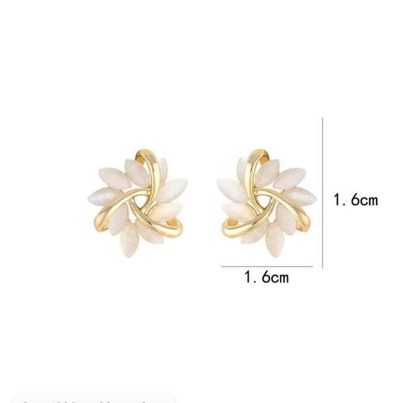 Crystal Ice Stud Earring - Picture 5 of 8